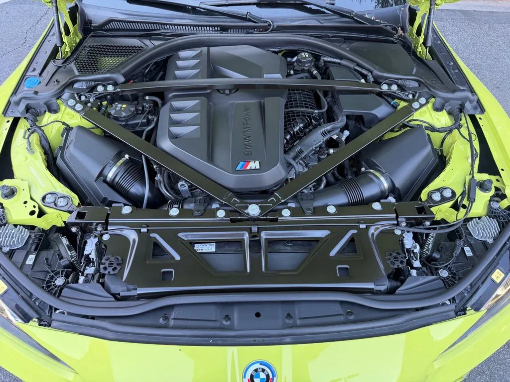 BMW M4 photo 6