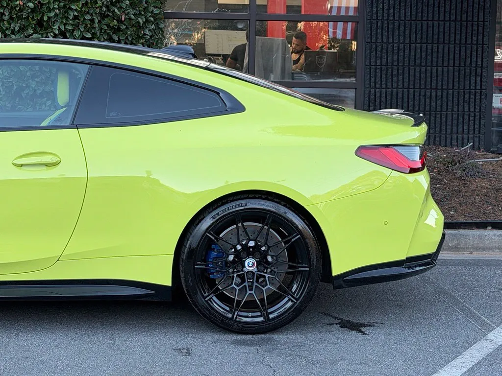 BMW M4 photo 11