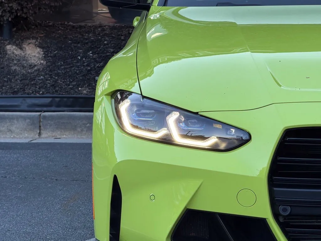 BMW M4 photo 4