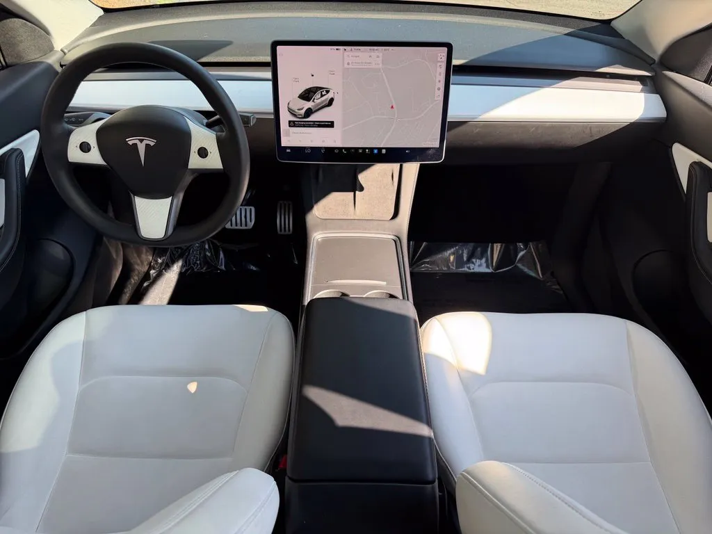Tesla Model Y photo 40