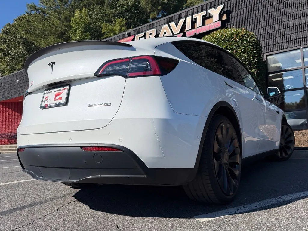 Tesla Model Y photo 13