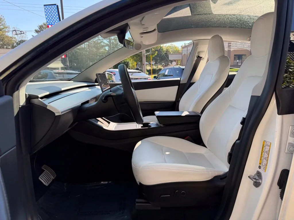 Tesla Model Y photo 25