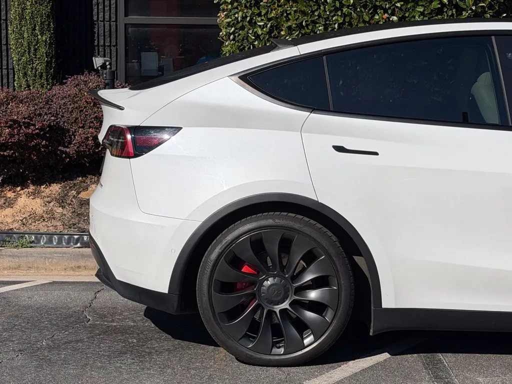Tesla Model Y photo 22