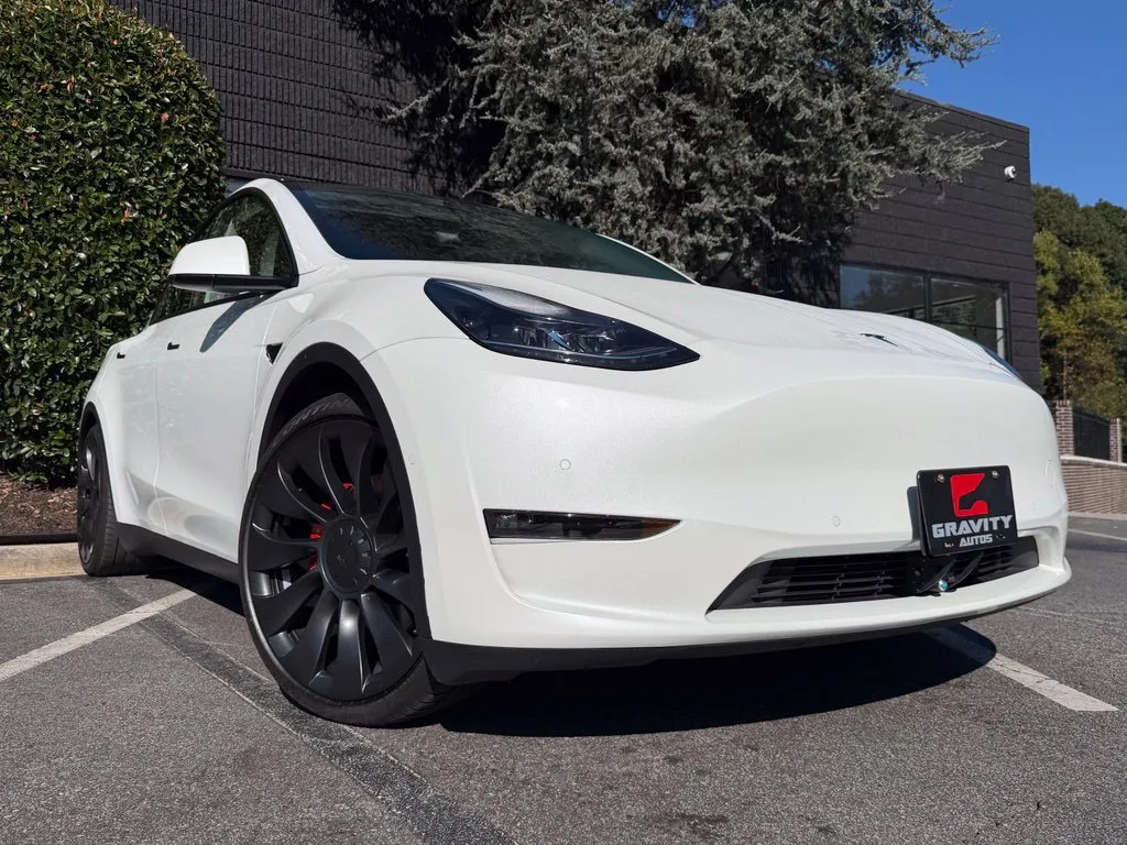 Tesla Model Y photo 8