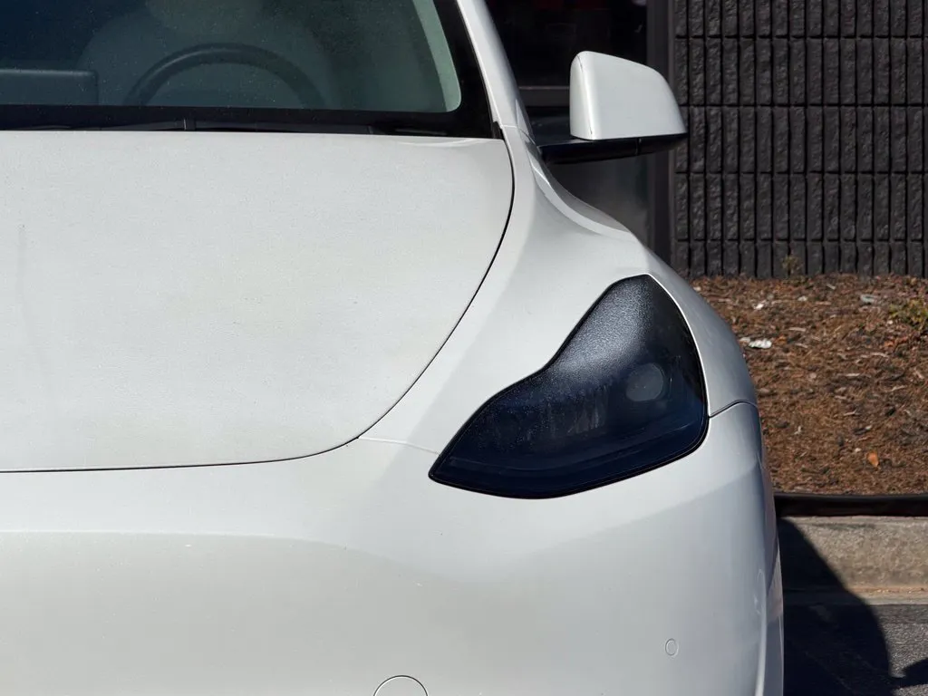 Tesla Model Y photo 5