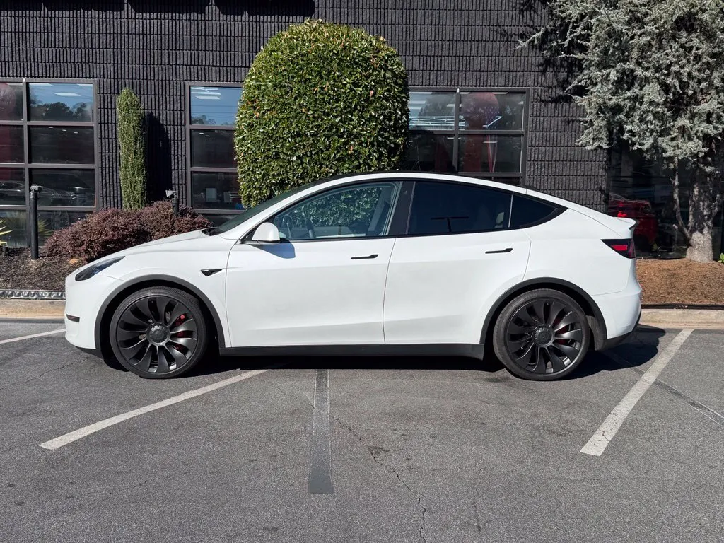 Tesla Model Y photo 9