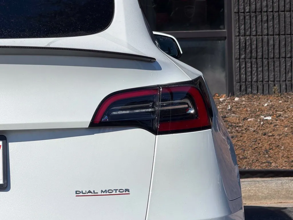 Tesla Model Y photo 16