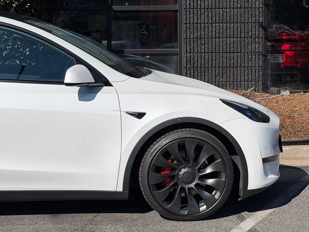 Tesla Model Y photo 23