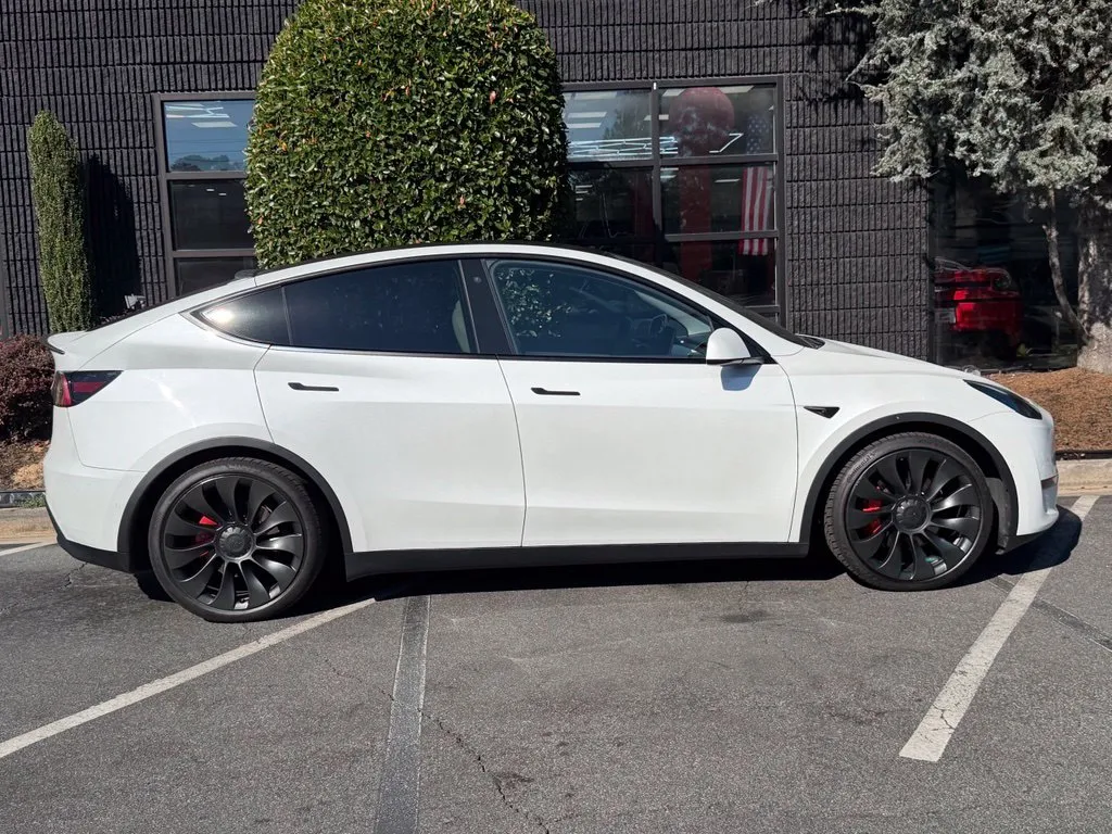 Tesla Model Y photo 21
