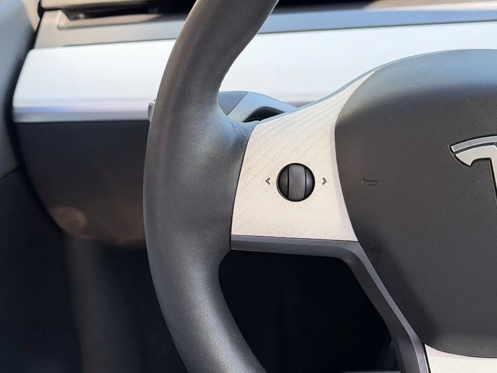 Tesla Model Y photo 44