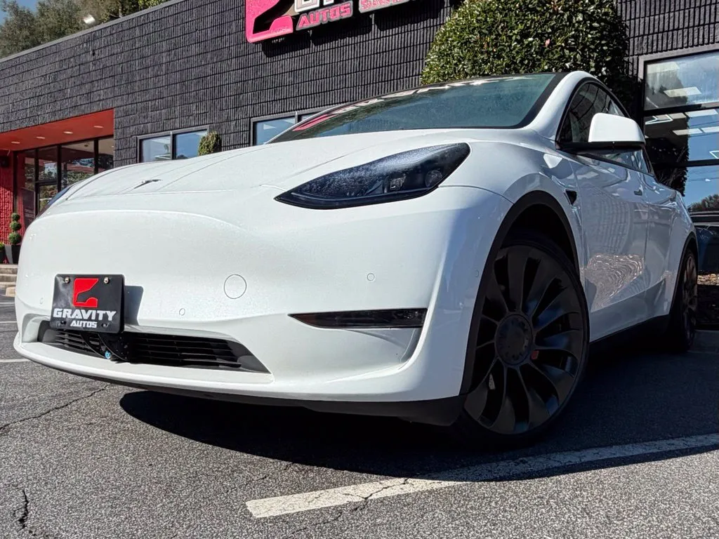 Tesla Model Y photo 2