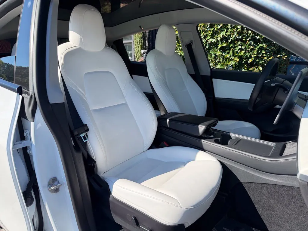 Tesla Model Y photo 34