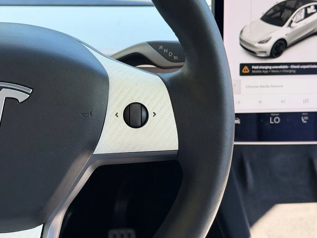 Tesla Model Y photo 45