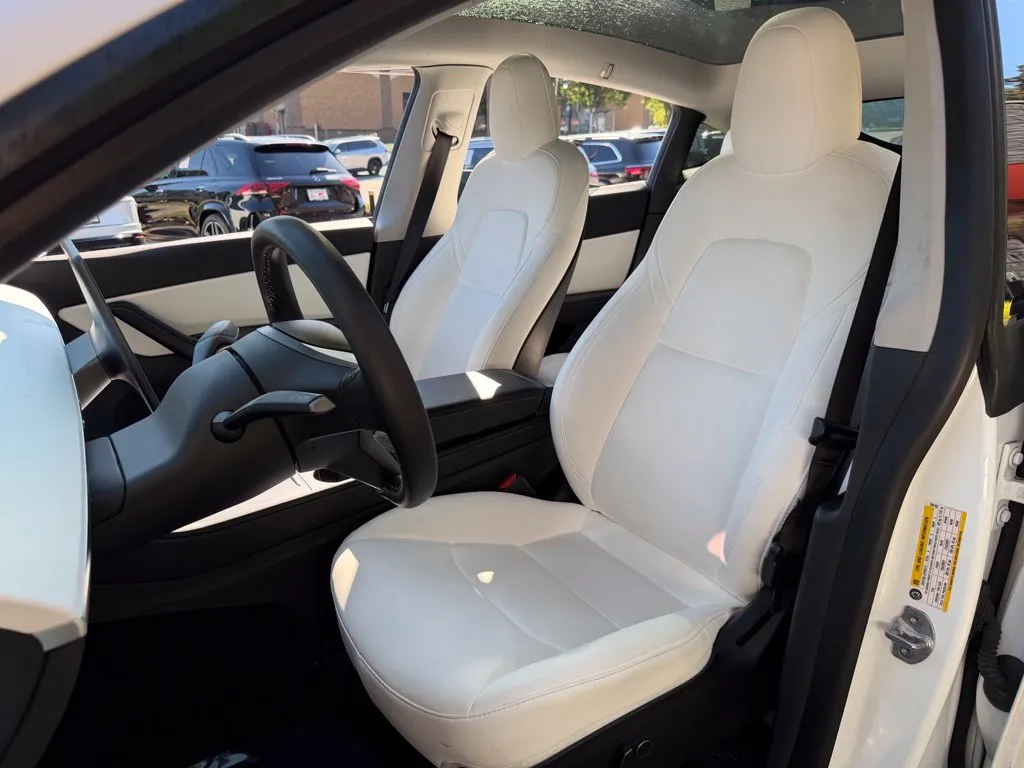Tesla Model Y photo 26