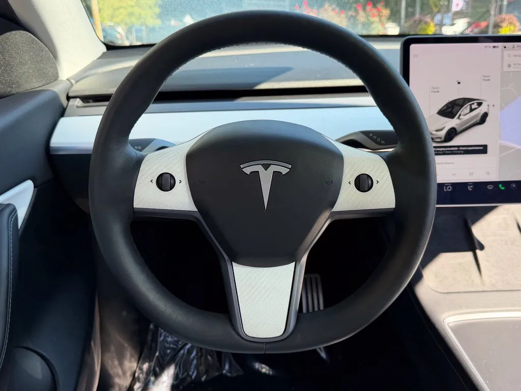 Tesla Model Y photo 43