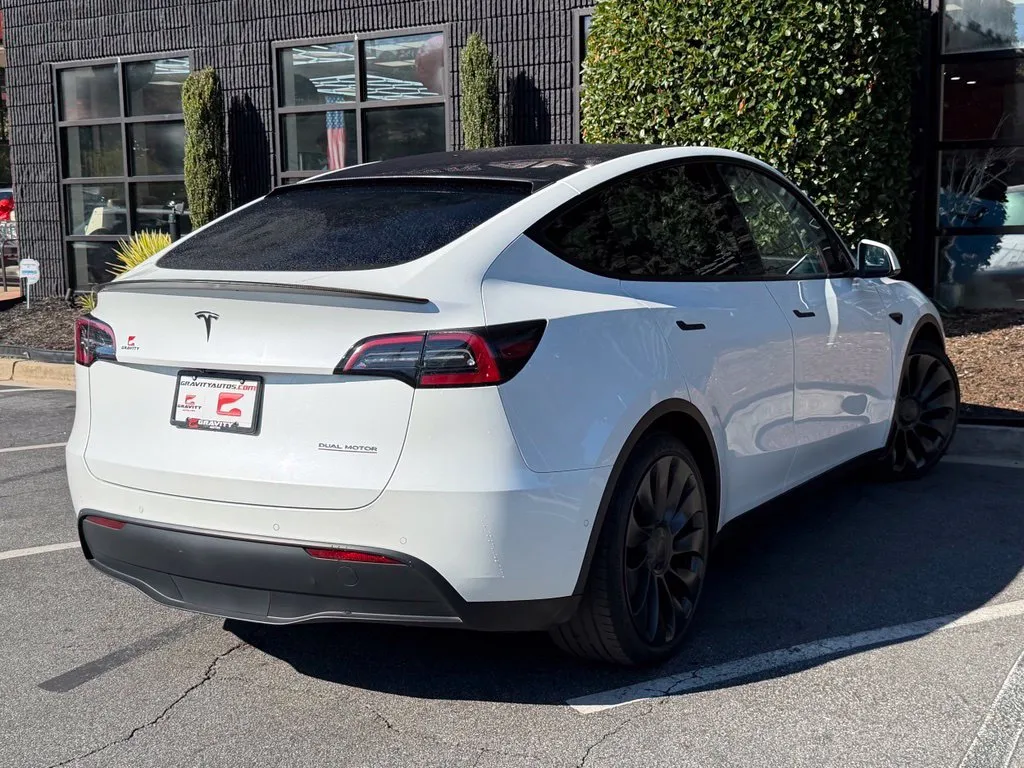 Tesla Model Y photo 12