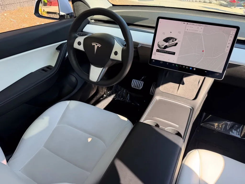 Tesla Model Y photo 41