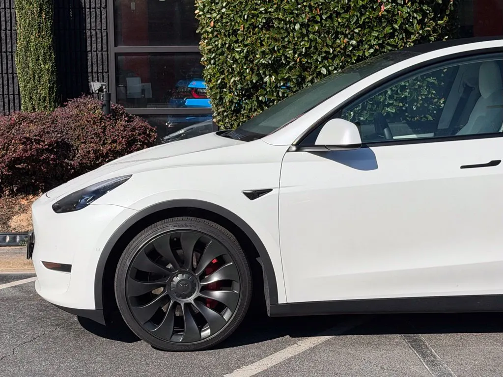 Tesla Model Y photo 10