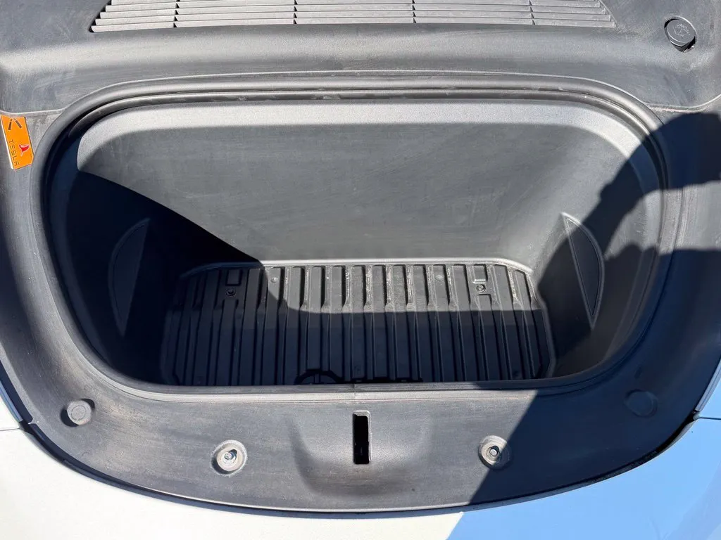 Tesla Model Y photo 6