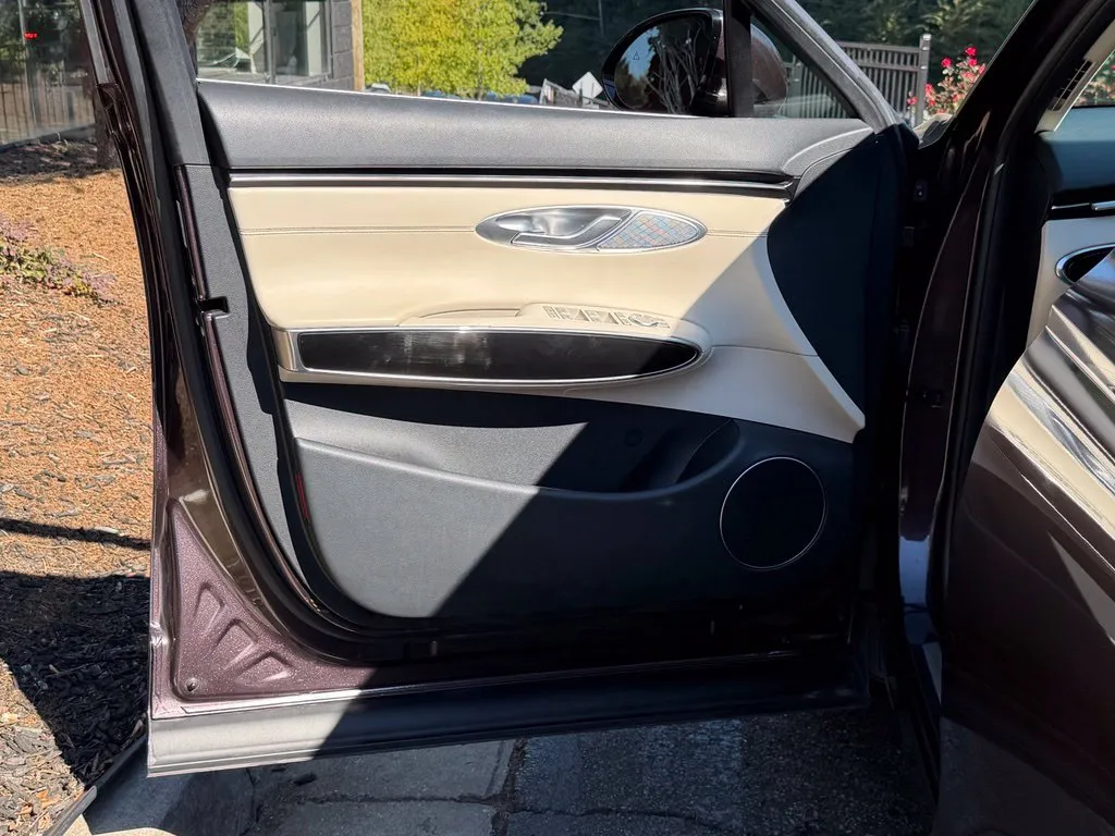 Genesis GV70 photo 29