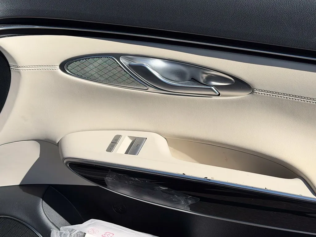 Genesis GV70 photo 38