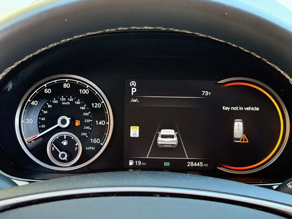 Genesis GV70 photo 47