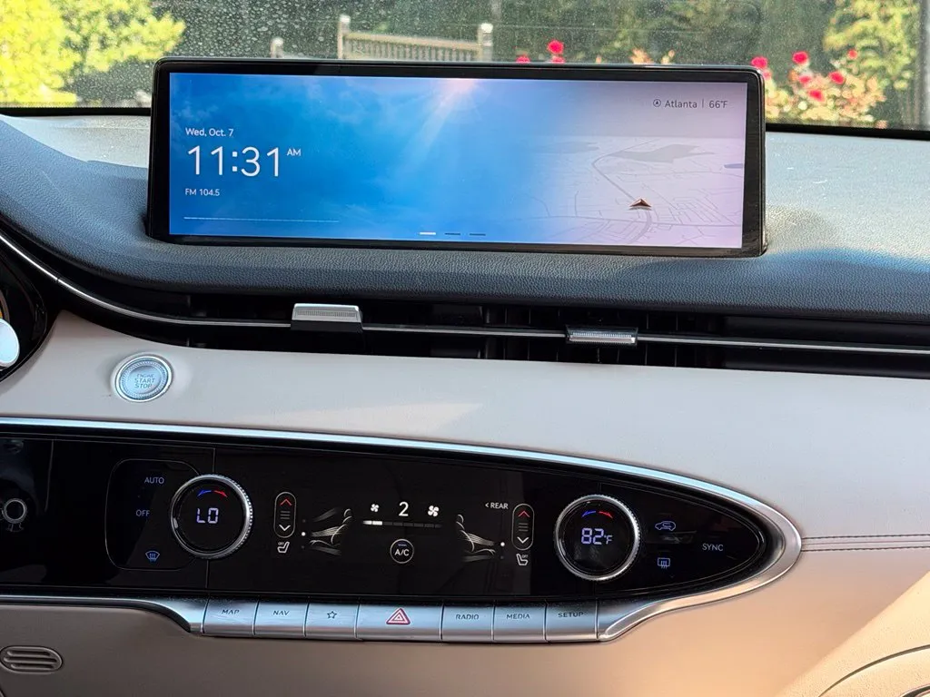 Genesis GV70 photo 48
