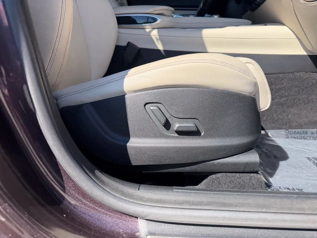 Genesis GV70 photo 36