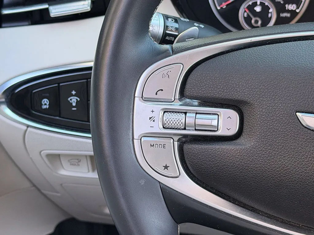 Genesis GV70 photo 45