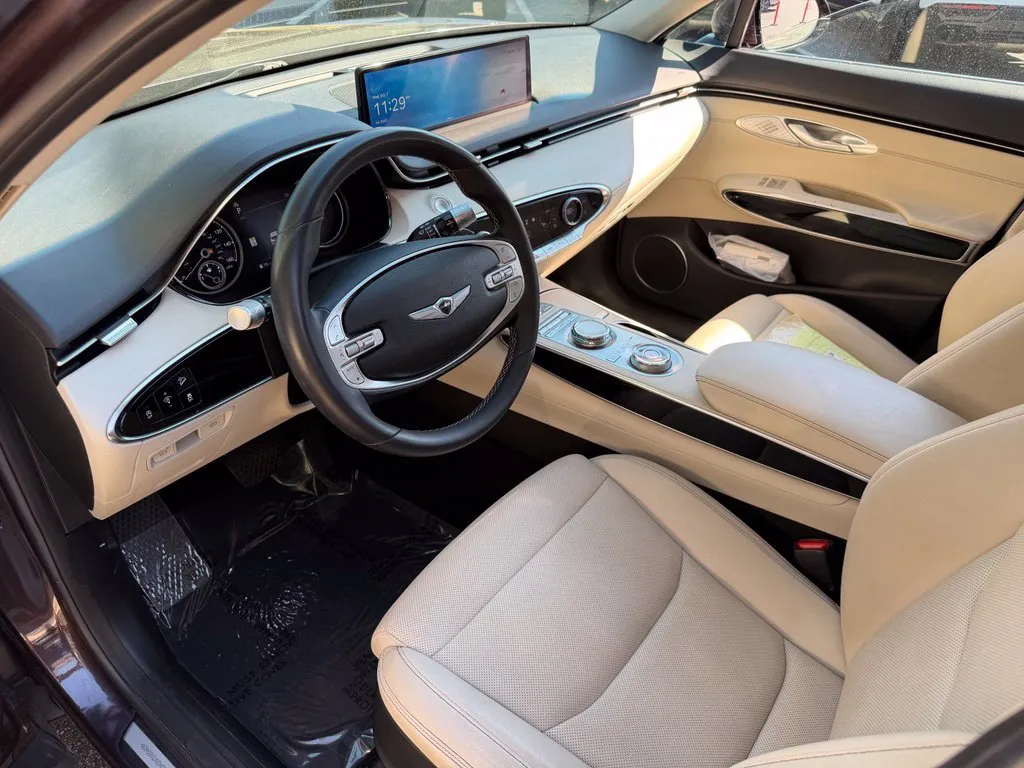 Genesis GV70 photo 24