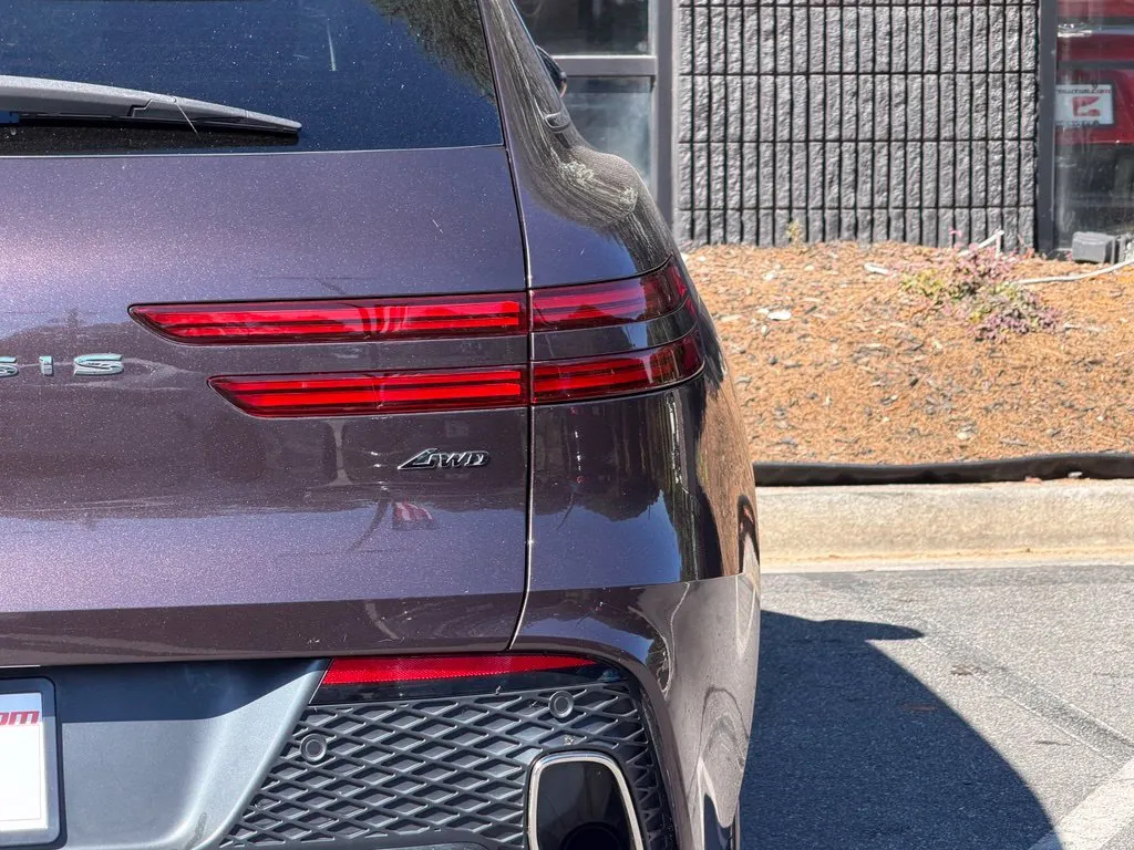 Genesis GV70 photo 16
