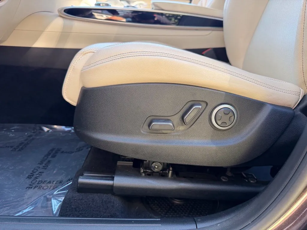 Genesis GV70 photo 27
