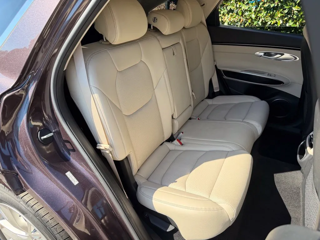 Genesis GV70 photo 40