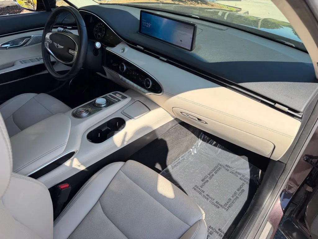 Genesis GV70 photo 33
