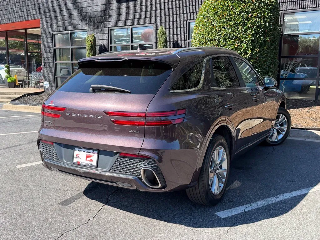 Genesis GV70 photo 12