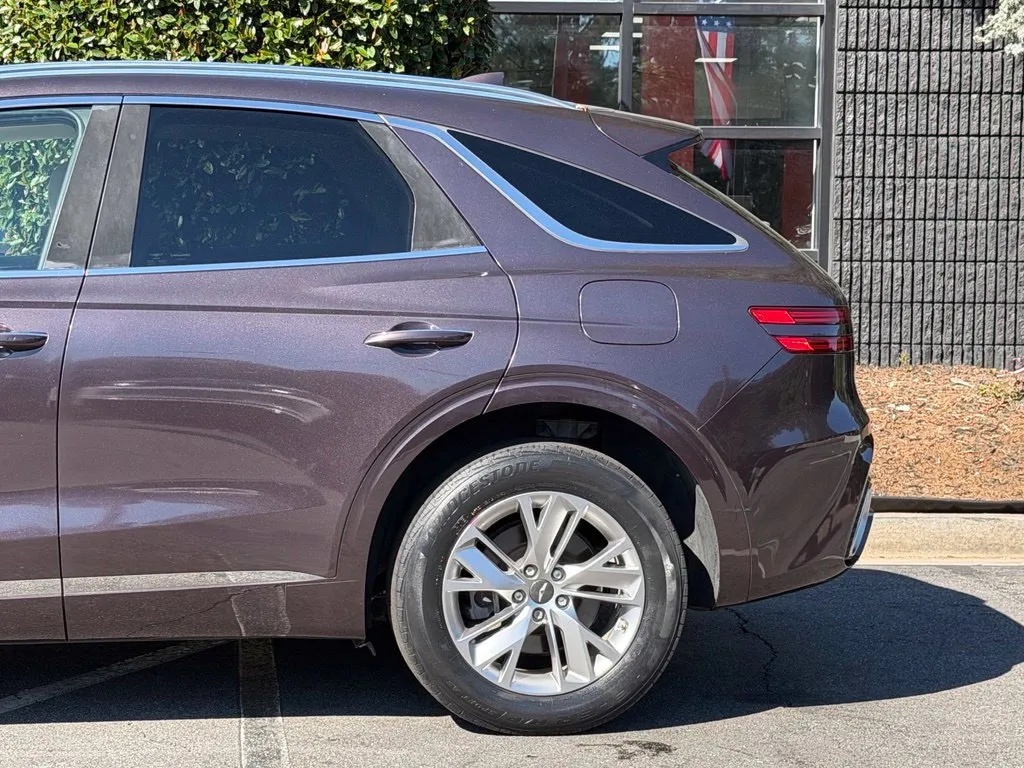 Genesis GV70 photo 11