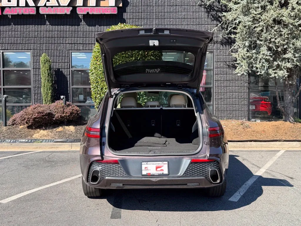 Genesis GV70 photo 17