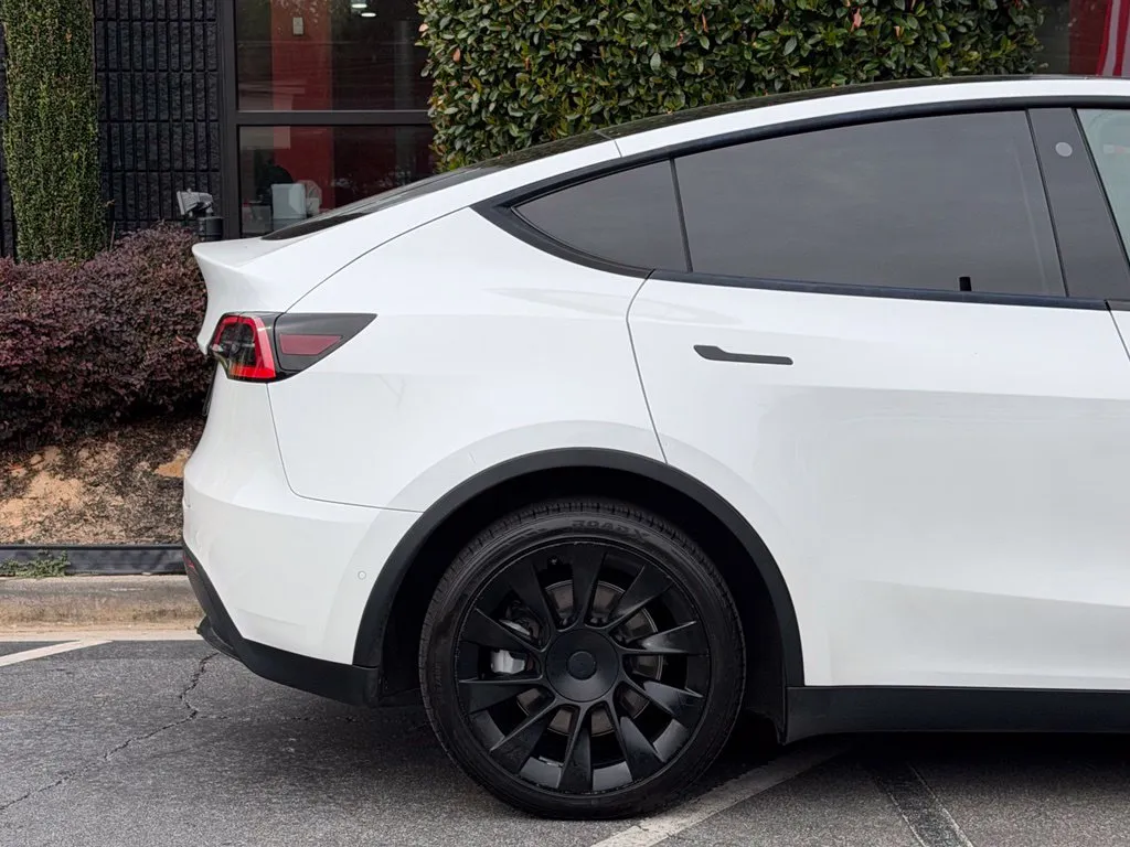 Tesla Model Y photo 22