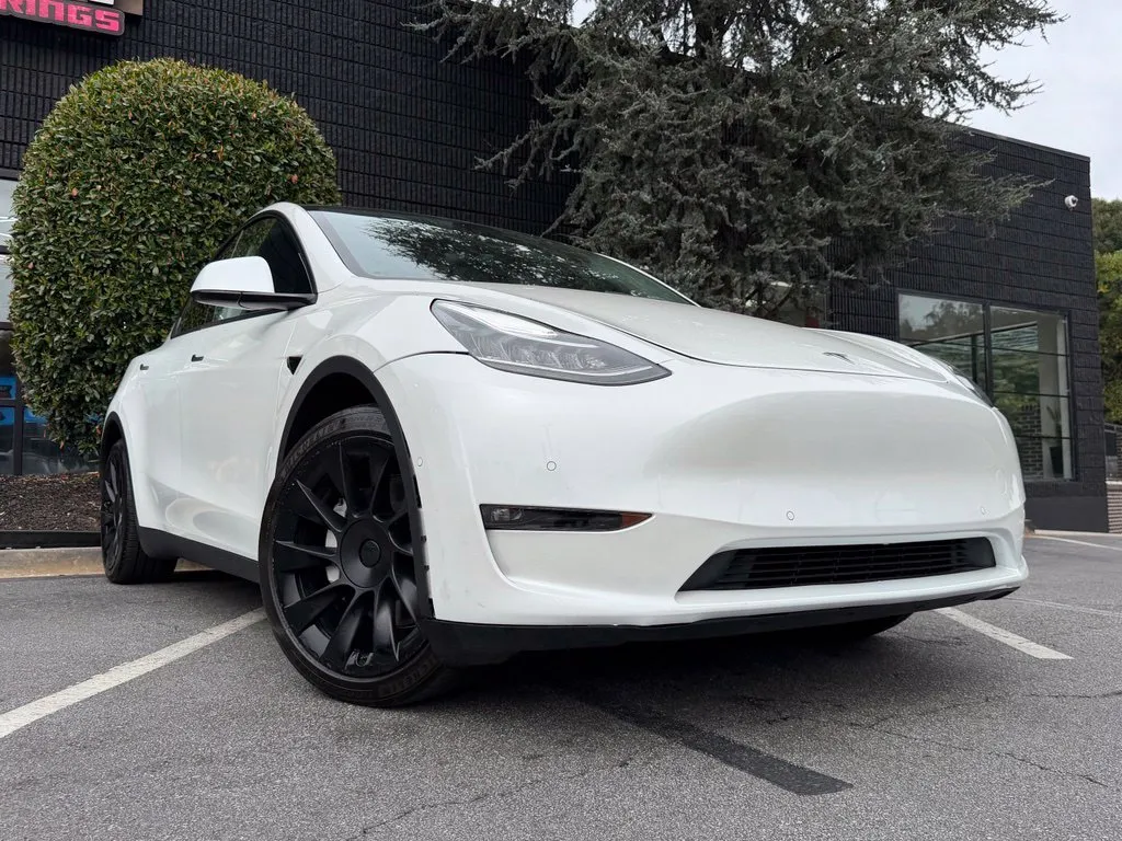 Tesla Model Y photo 8