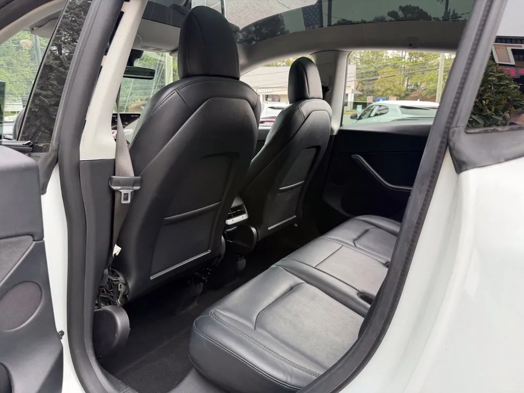Tesla Model Y photo 29