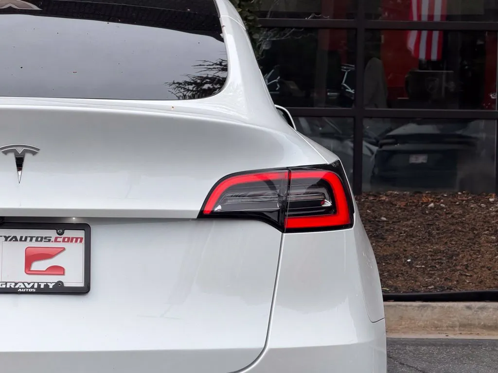 Tesla Model Y photo 16