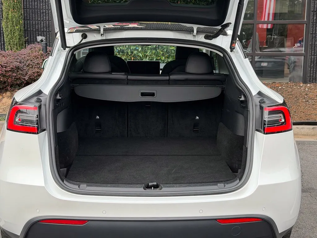 Tesla Model Y photo 18
