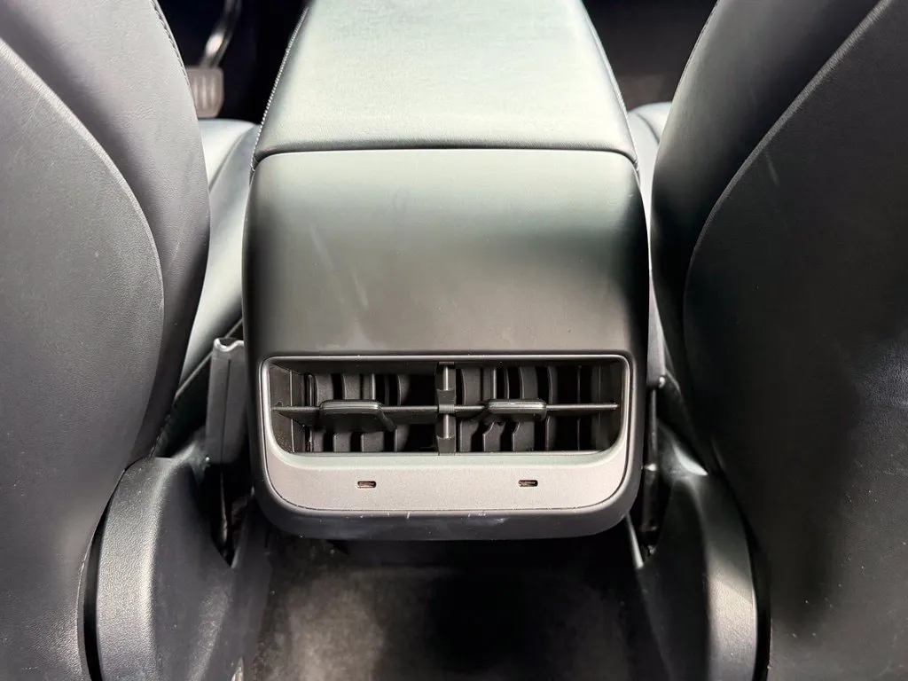 Tesla Model Y photo 48
