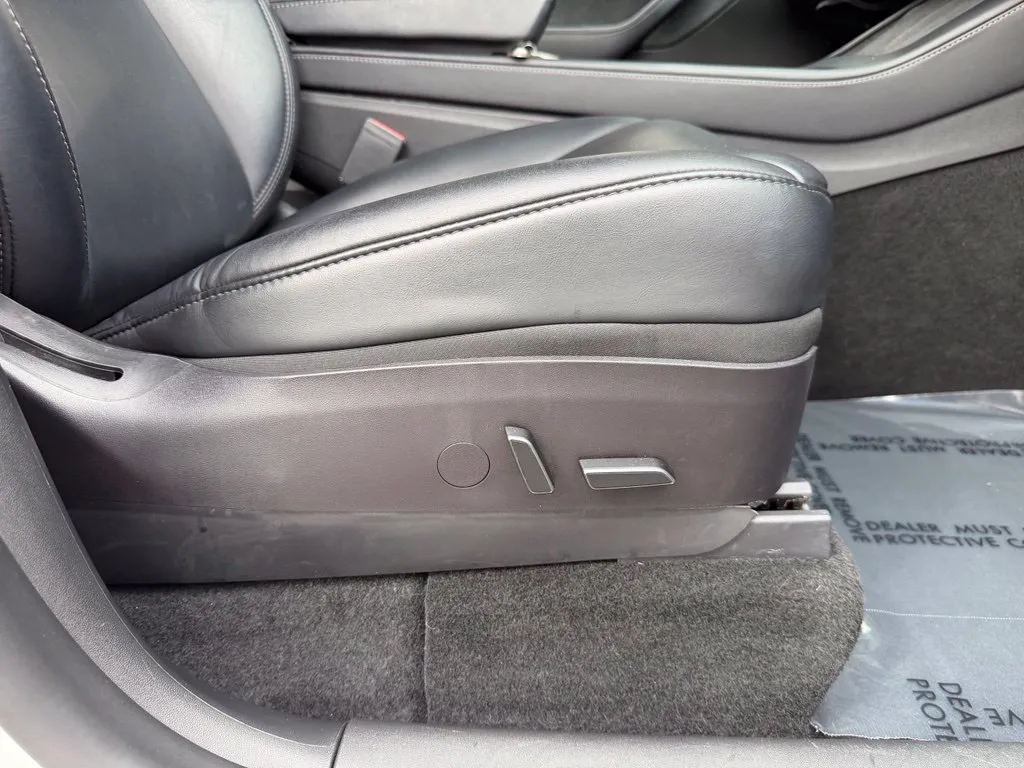 Tesla Model Y photo 34