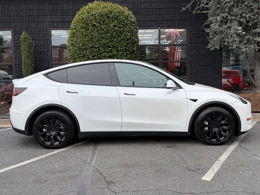 Tesla Model Y photo 21