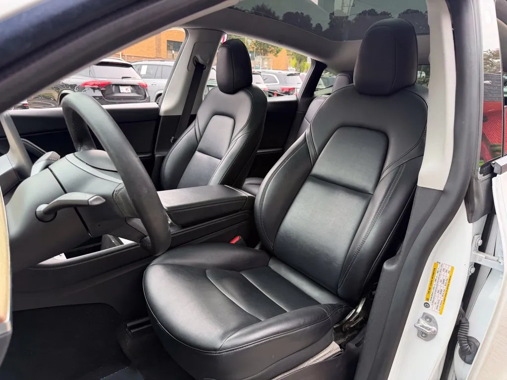 Tesla Model Y photo 26
