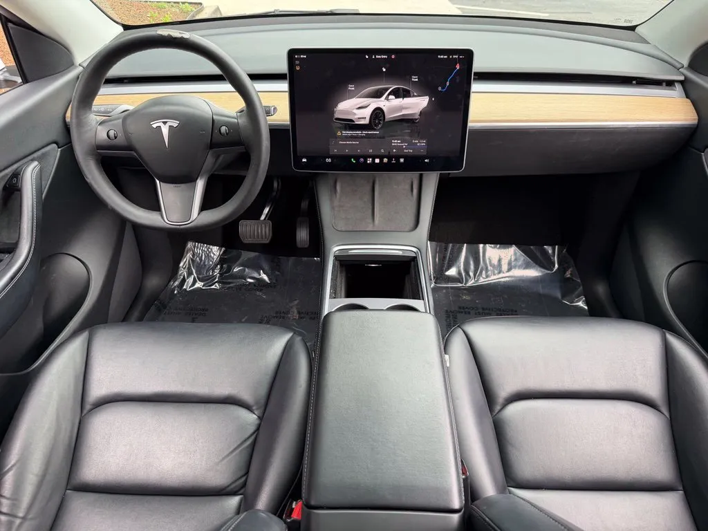 Tesla Model Y photo 39