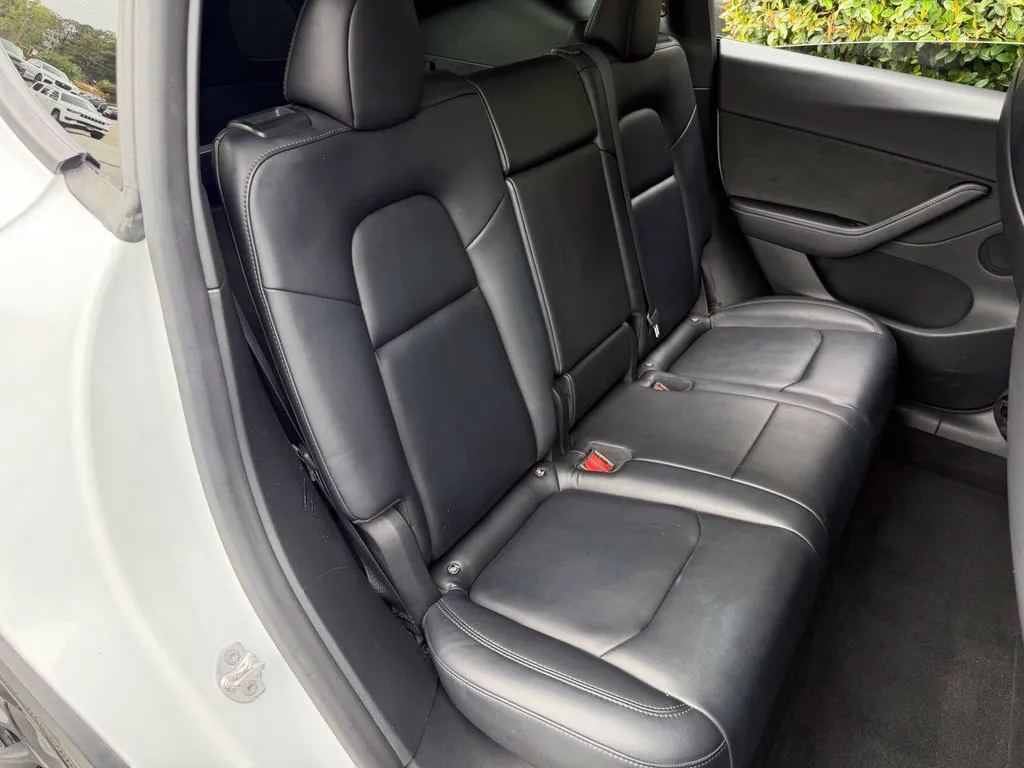 Tesla Model Y photo 38