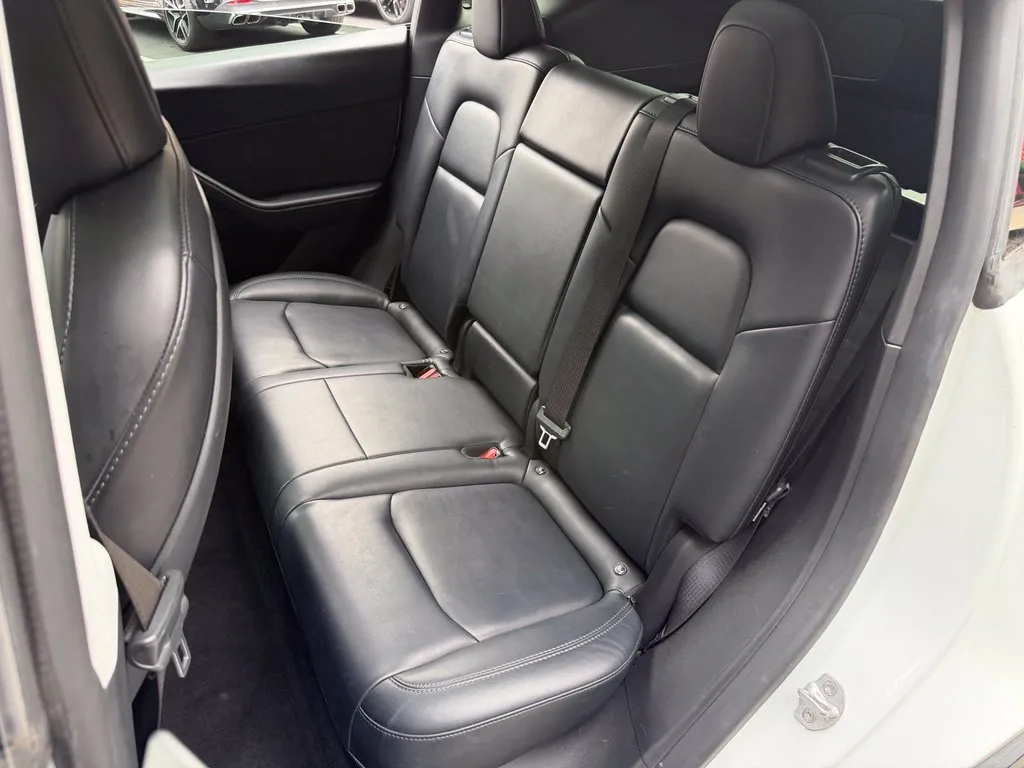 Tesla Model Y photo 30