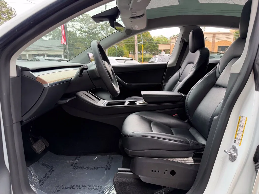 Tesla Model Y photo 25